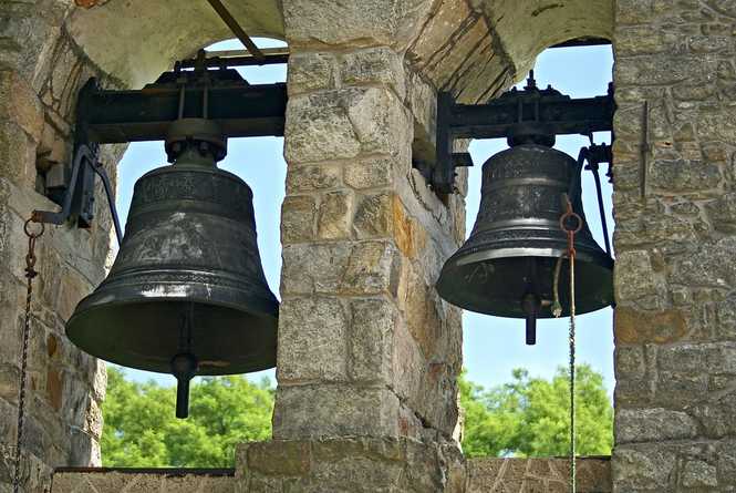 Detailbild Glockenläuten aus der Lorenzbasilika in Kempten im Allgäu