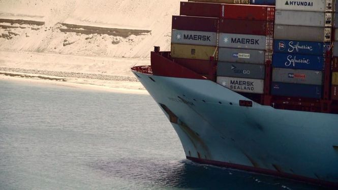 Detailbild SOS im Suez-Kanal - Bergung eines Superfrachters
