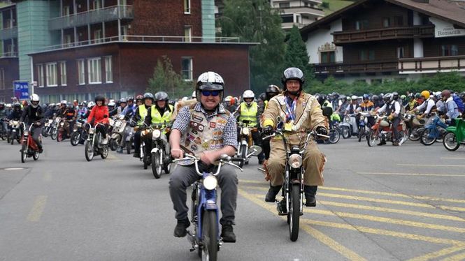 Detailbild Mit Vollgas durch die Alpen - Der Ötztaler Mopedmarathon