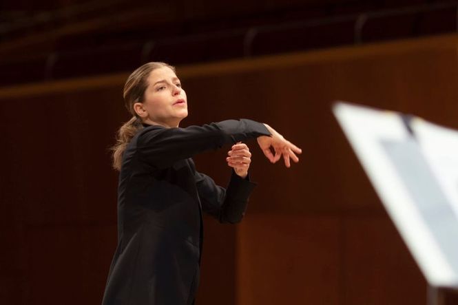 Detailbild Karina Canellakis dirigiert Schönberg - "Verklärte Nacht"