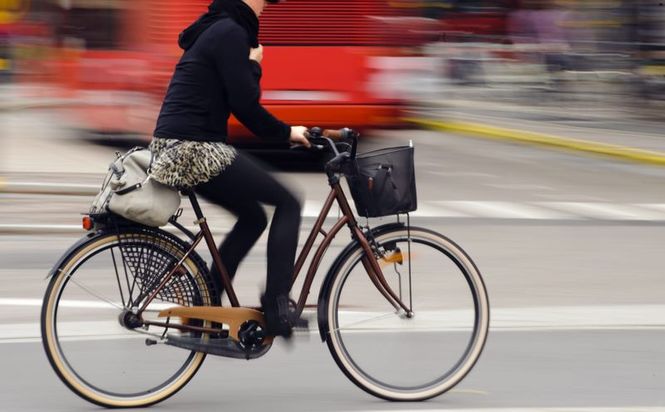 Detailbild Bikerinnen auf der Überholspur