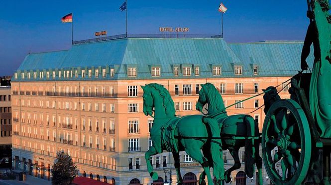 Detailbild Legendäre Hotels. Geschichte, Glanz und Gloria.