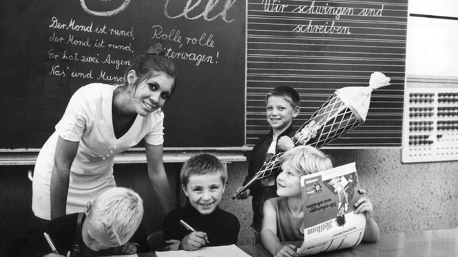 Detailbild Kampf im Klassenzimmer - Schulzeit in Ost und West