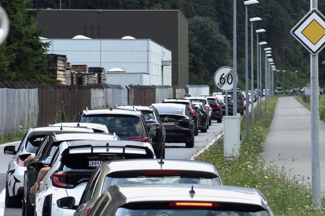 Detailbild Überleben am Gotthard - Kampf gegen den Stau