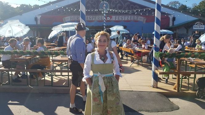 Detailbild Stanzls Wiesn-Bummel - mit Herz, Charme und Dirndl